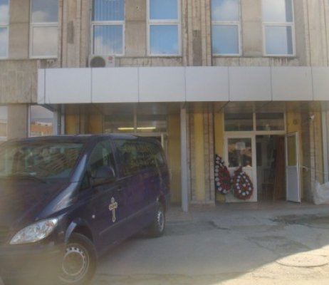 Găsit atârnând în ştreang